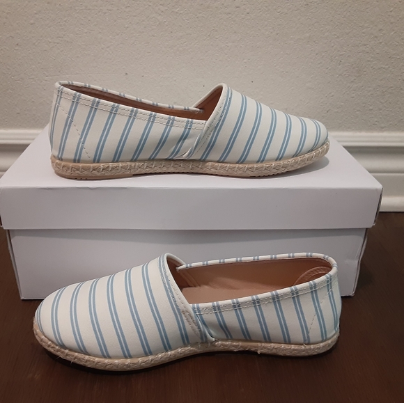 Saks Fifth Avenue - Picture 4 of 4